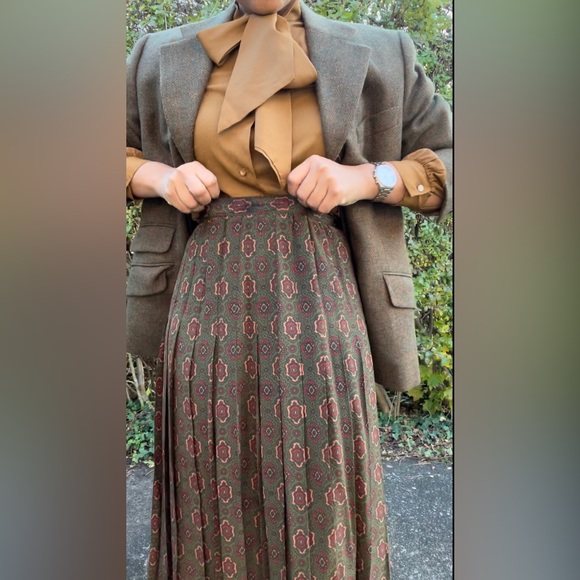 Vintage Liz Claiborne Pleated Silk Skirt - Picture 8 of 11